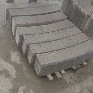 渭南芝麻白弧形路牙石