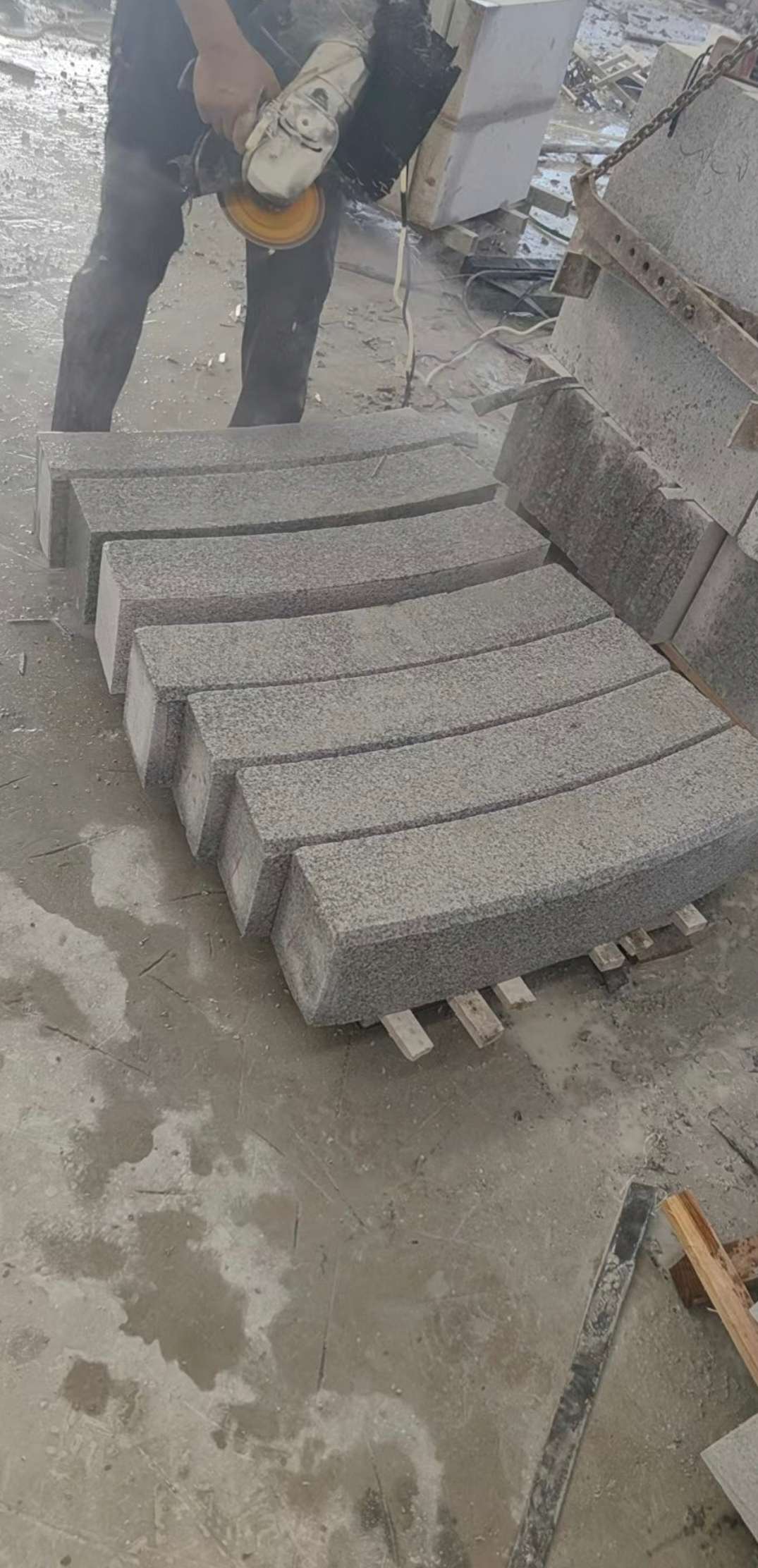 渭南芝麻白弧形路牙石