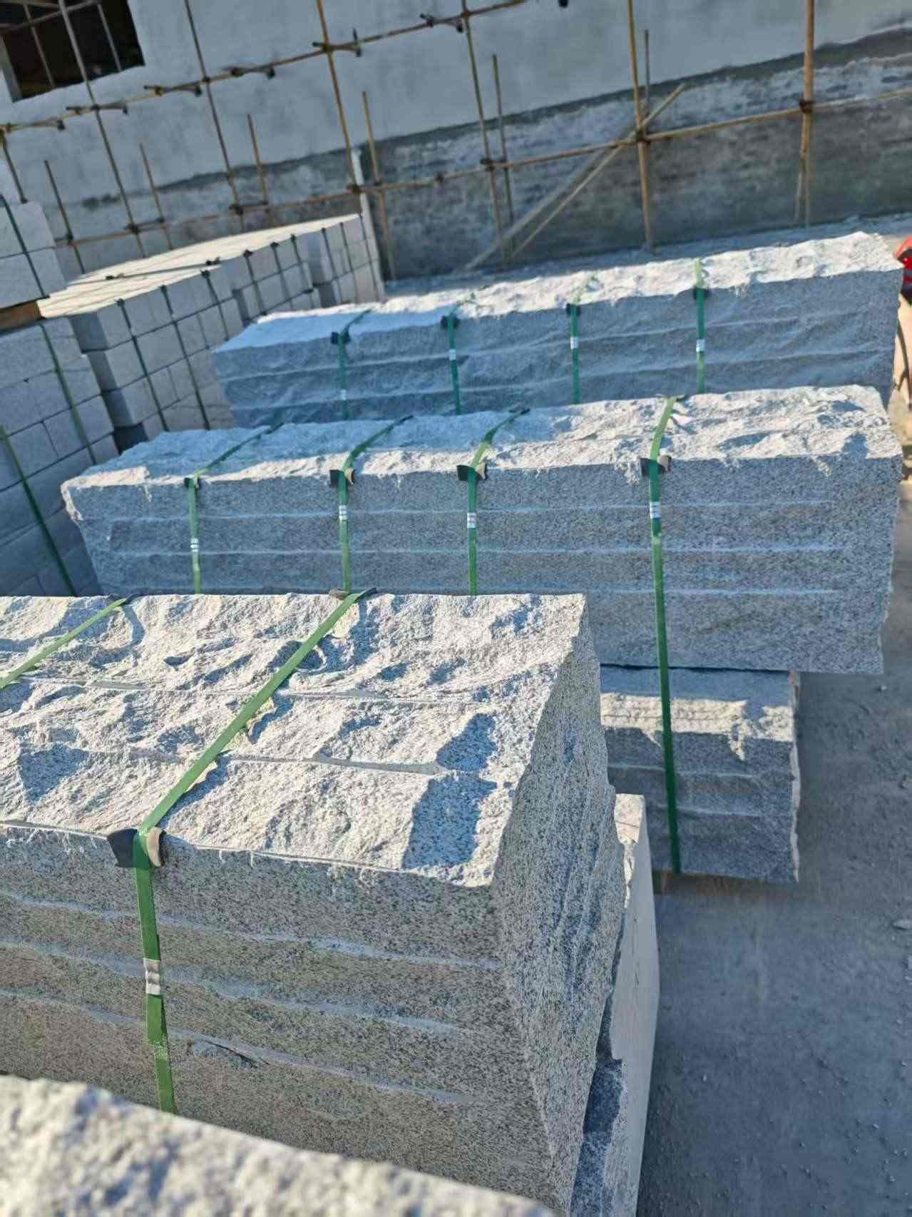 渭南芝麻白自然面整石 坐凳